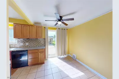390 E 307th Street, Willowick, OH 44095 - Photo 15