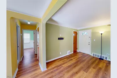 390 E 307th Street, Willowick, OH 44095 - Photo 9