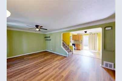 390 E 307th Street, Willowick, OH 44095 - Photo 5