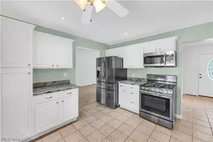 6210 Mills Creek Ln, North Ridgeville, OH 44039 - Photo 13