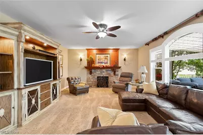727 Walden Reserve Boulevard, Hinckley, OH 44233 - Photo 5