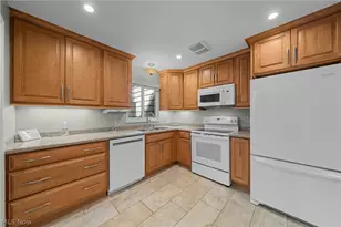 645 Mentor Rd, Akron, OH 44303 - Photo 17