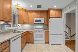 645 Mentor Rd, Akron, OH 44303 - Photo 13