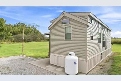 16428 W Akron Canfield Road, Berlin Center, OH 44401 - Photo 5