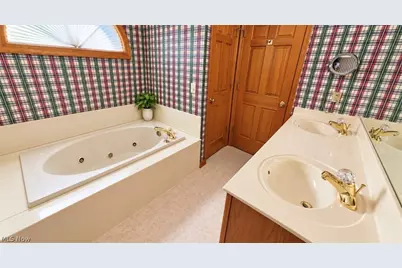 2548 Glenshire Circle, Uniontown, OH 44685 - Photo 23