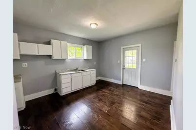 316 Young Avenue NE, Canton, OH 44704 - Photo 5