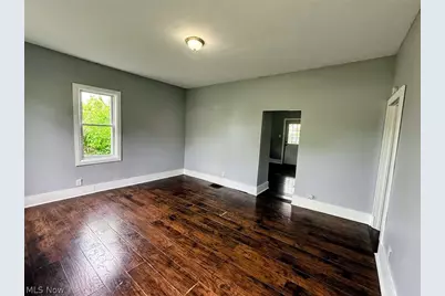 316 Young Avenue NE, Canton, OH 44704 - Photo 3