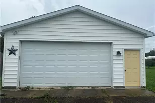 4244 Paumier Ave, Louisville, OH 44641 - Photo 5