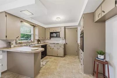 6787 Kirby Avenue NE, Canton, OH 44721 - Photo 13