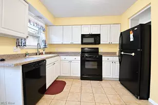 8240 Deepwood Blvd, Mentor, OH 44060 - Photo 11