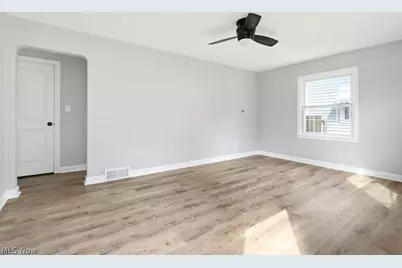 1696 Oakwood Avenue, Akron, OH 44301 - Photo 7