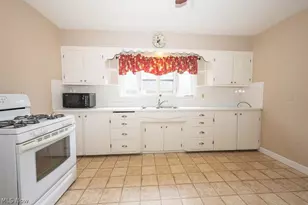 1950 Connecticut Ave, Youngstown, OH 44509 - Photo 13
