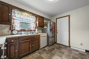 3724 Burrshire Dr NW, Canton, OH 44709 - Photo 9