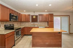 6526 Sugargrove Cir NE, Canton, OH 44721 - Photo 9