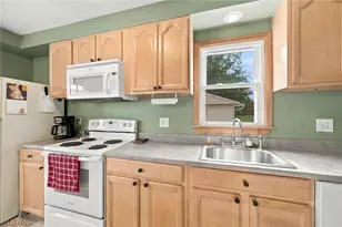 29808 Robert St, Wickliffe, OH 44092 - Photo 9