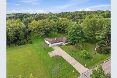 18328 Haskins Road, Chagrin Falls, OH 44023 - Photo 3