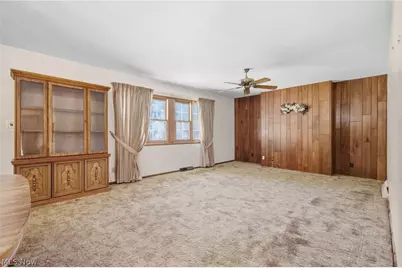 18328 Haskins Road, Chagrin Falls, OH 44023 - Photo 9