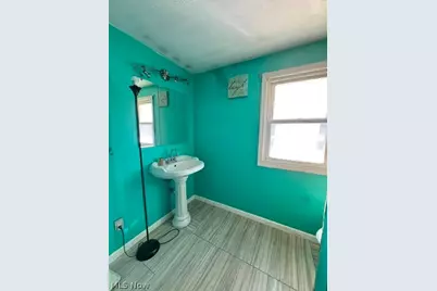 2003 Saint Elmo Avenue NE, Canton, OH 44714 - Photo 9