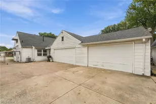 191 Woodhill Dr, Amherst, OH 44001 - Photo 3