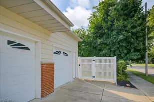 32204 Glen Arden Dr, Willowick, OH 44095 - Photo 3