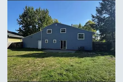 992 Lakewood Beach Drive, Sheffield Lake, OH 44054 - Photo 13