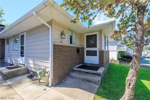 358 Washington Ave, Barberton, OH 44203 - Photo 3
