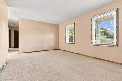 1144 Royce Street NW, Uniontown, OH 44685 - Photo 5