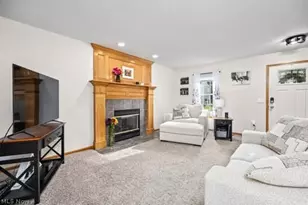 832 Queens Gate Way, Wadsworth, OH 44281 - Photo 5