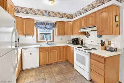 6005 Opal Street, North Ridgeville, OH 44039 - Photo 5