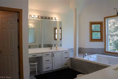 8766 Pointe Drive, Grandview Heights, OH 44147 - Photo 17