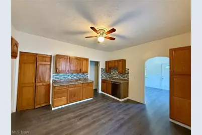 38 Regent Street, Campbell, OH 44405 - Photo 7