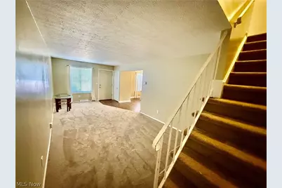 817 Tollis Parkway #8, Grandview Heights, OH 44147 - Photo 13