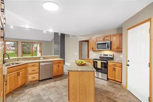 2427 Queensbury Rd, Alliance, OH 44601 - Photo 9