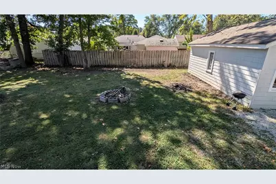 424 E 319th Street, Willowick, OH 44095 - Photo 9