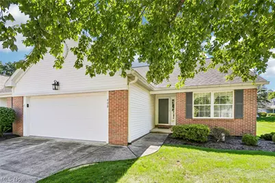 408 W Reserve Drive, Cuyahoga Falls, OH 44223 - Photo 1