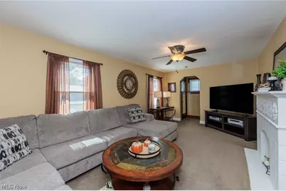 796 Graceland Avenue, Barberton, OH 44203 - Photo 7