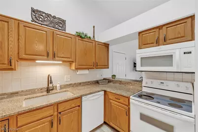 35255 Greenwich Avenue, North Ridgeville, OH 44039 - Photo 5
