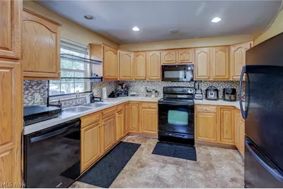 6107 Sky Ridge Avenue NE, Louisville, OH 44641 - Photo 11