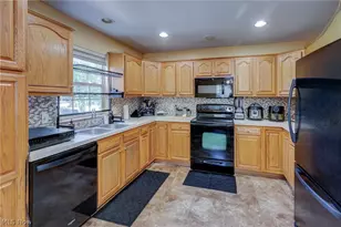 6107 Sky Rdg Ave NE, Louisville, OH 44641 - Photo 11