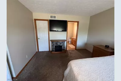 203 Rivers Edge Drive, Amherst, OH 44001 - Photo 9