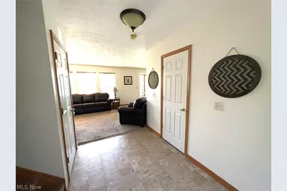 203 Rivers Edge Drive, Amherst, OH 44001 - Photo 5