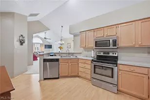 31 Parkside Cir, Canfield, OH 44406 - Photo 11