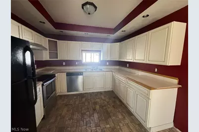 107 Elmwood Avenue, Barberton, OH 44203 - Photo 3