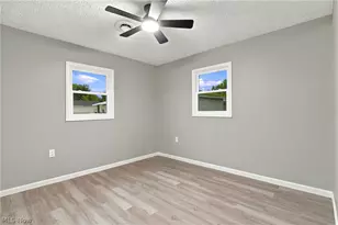 330 Roosevelt Ave, Elyria, OH 44035 - Photo 17