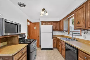114 Joan Cir, Campbell, OH 44405 - Photo 11