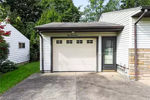 114 Joan Cir, Campbell, OH 44405 - Photo 3