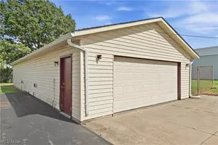 1379 S Chillicothe Rd, Aurora, OH 44202 - Photo 15