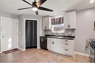 860 Meridian Street, Akron, OH 44310 - Photo 3