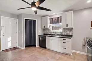 860 Meridian St, Akron, OH 44310 - Photo 3