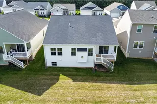 752 Hampshire Ct, Amherst, OH 44001 - Photo 5